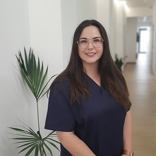 Dra.Miriam Martínez García , Clínica Dental Nova Silla.